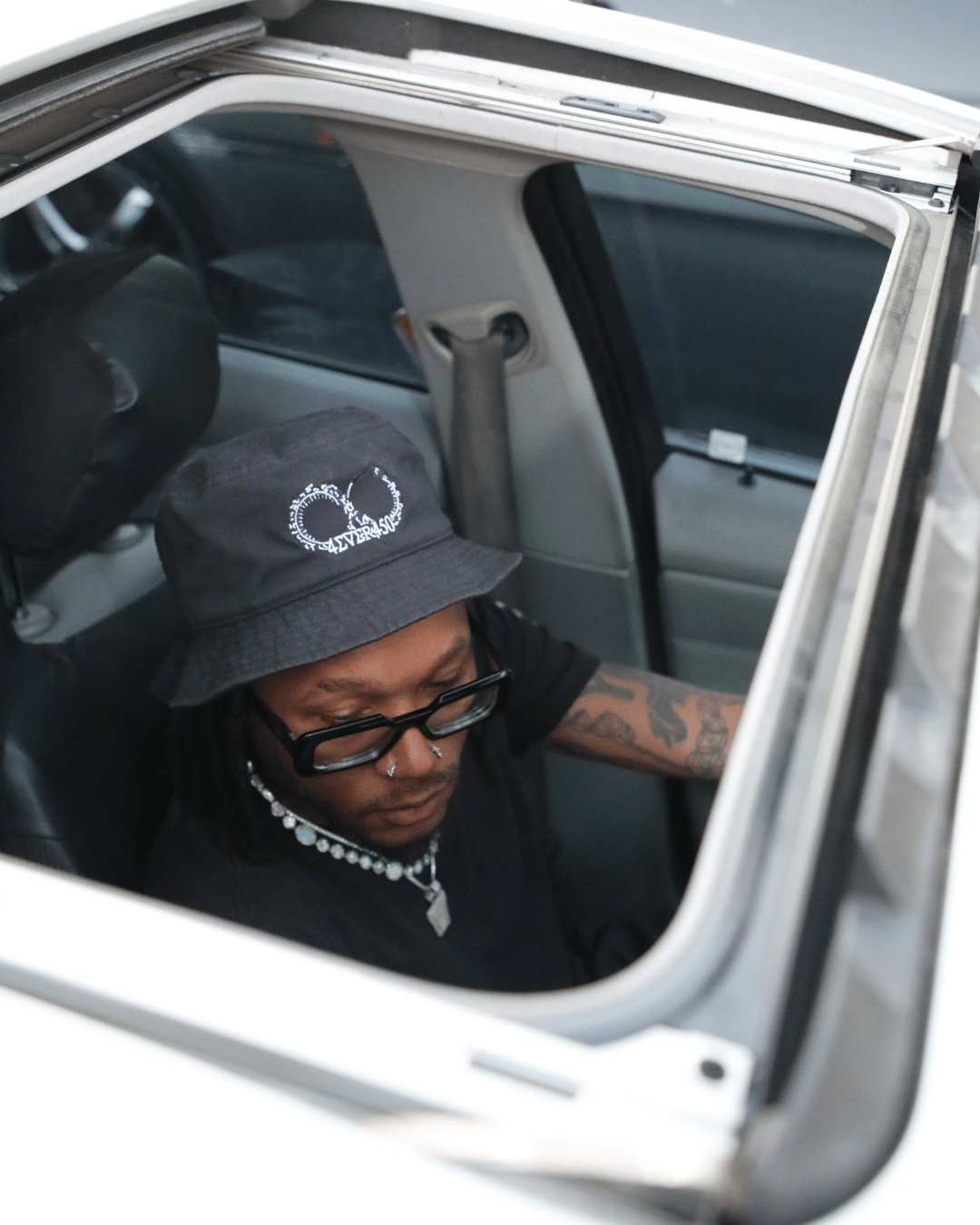 Frequency bucket hat